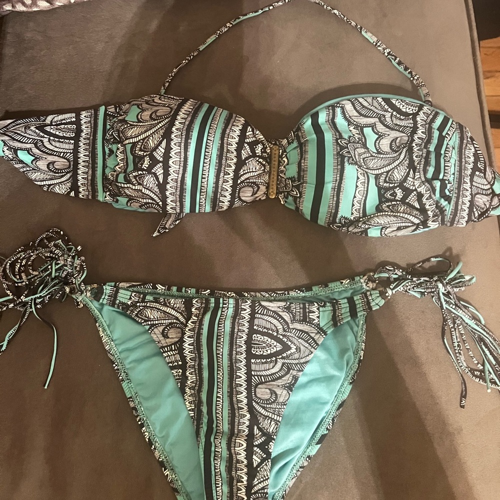 SOFIA by ViX Taj Bikini top sz M bottom size S $180